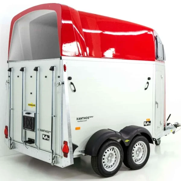 Humbaur Pferdeanhänger XANTHOS AERO 2400|rot|Sattelkammer