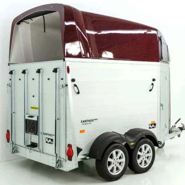 Humbaur Pferdeanhänger XANTHOS AERO 2400|purple red|Sattelkammer|Alufelgen